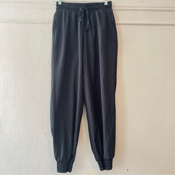Thrive Sociėtė Black jogger size Medium - Picture 1 of 9